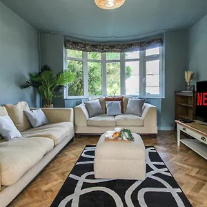 Holiday home Elegant 3-bed Home, West Bridgford & Large Garden, Nottingham